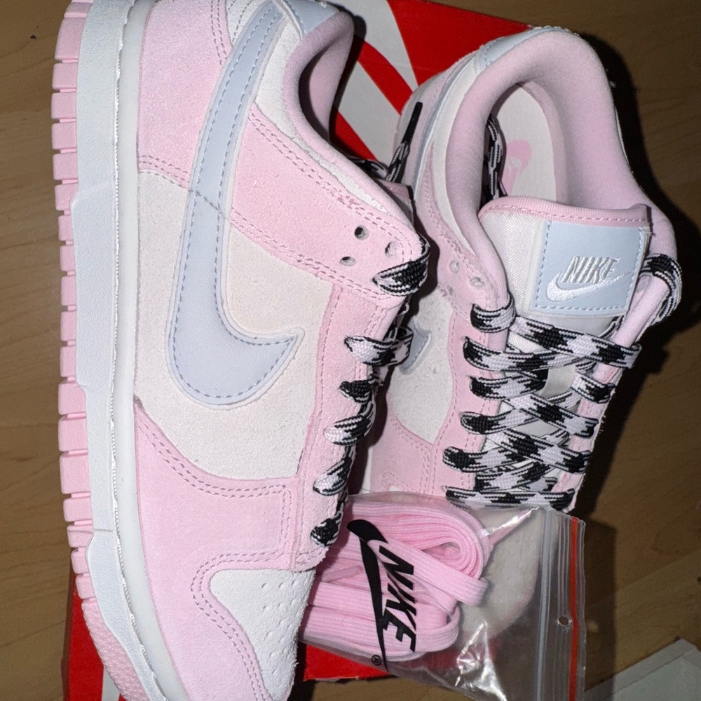 Pink dunks